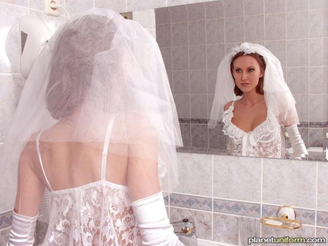 Соблазнительная невеста хочет ебаться с незнакомцем в ванной